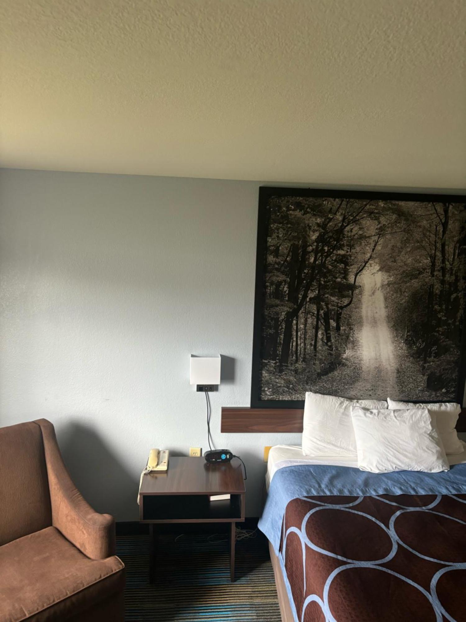 Super 8 By Wyndham Escanaba Buitenkant foto